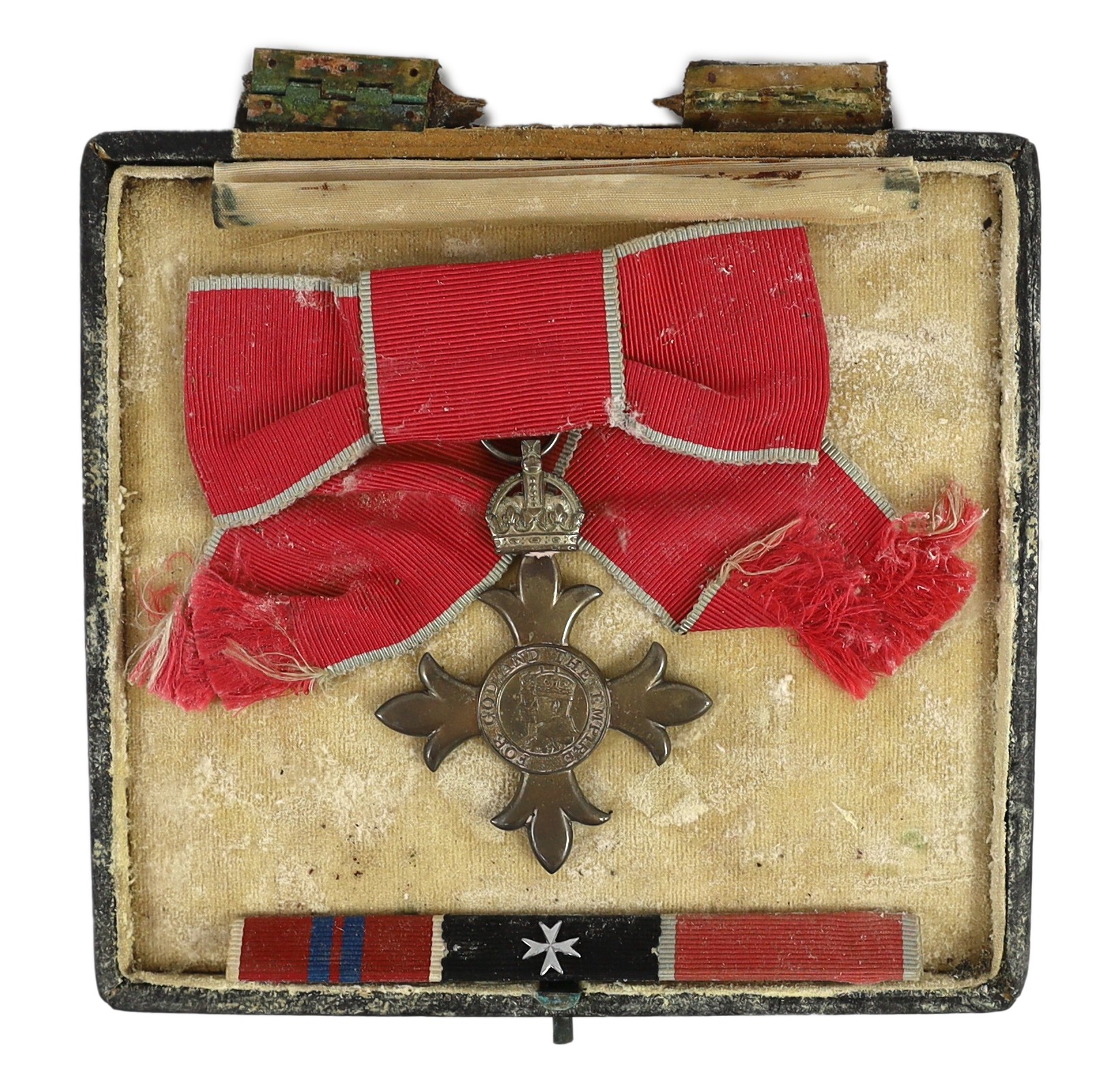 Orders and medals, a KCMG and CVO to Sir Oswald Raynor Arthur (1905-1973) and a GCVO and MBE awarded to other family members